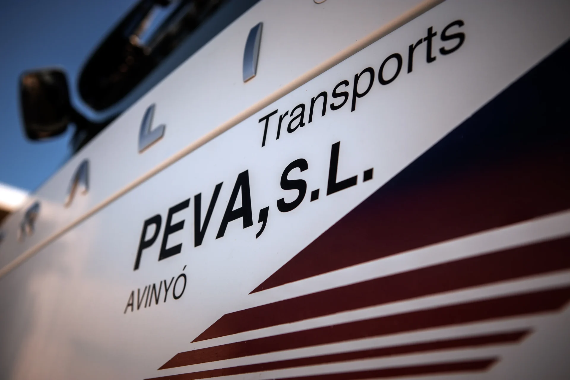 Camión con vinilo de Transports Peva